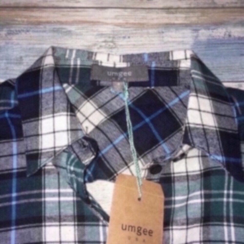 NWT Umgee Flannel Crop - Picture 3 of 5